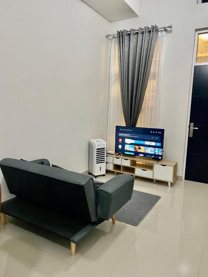 Villa Ku Villa Mu Семаранг Екстериор снимка