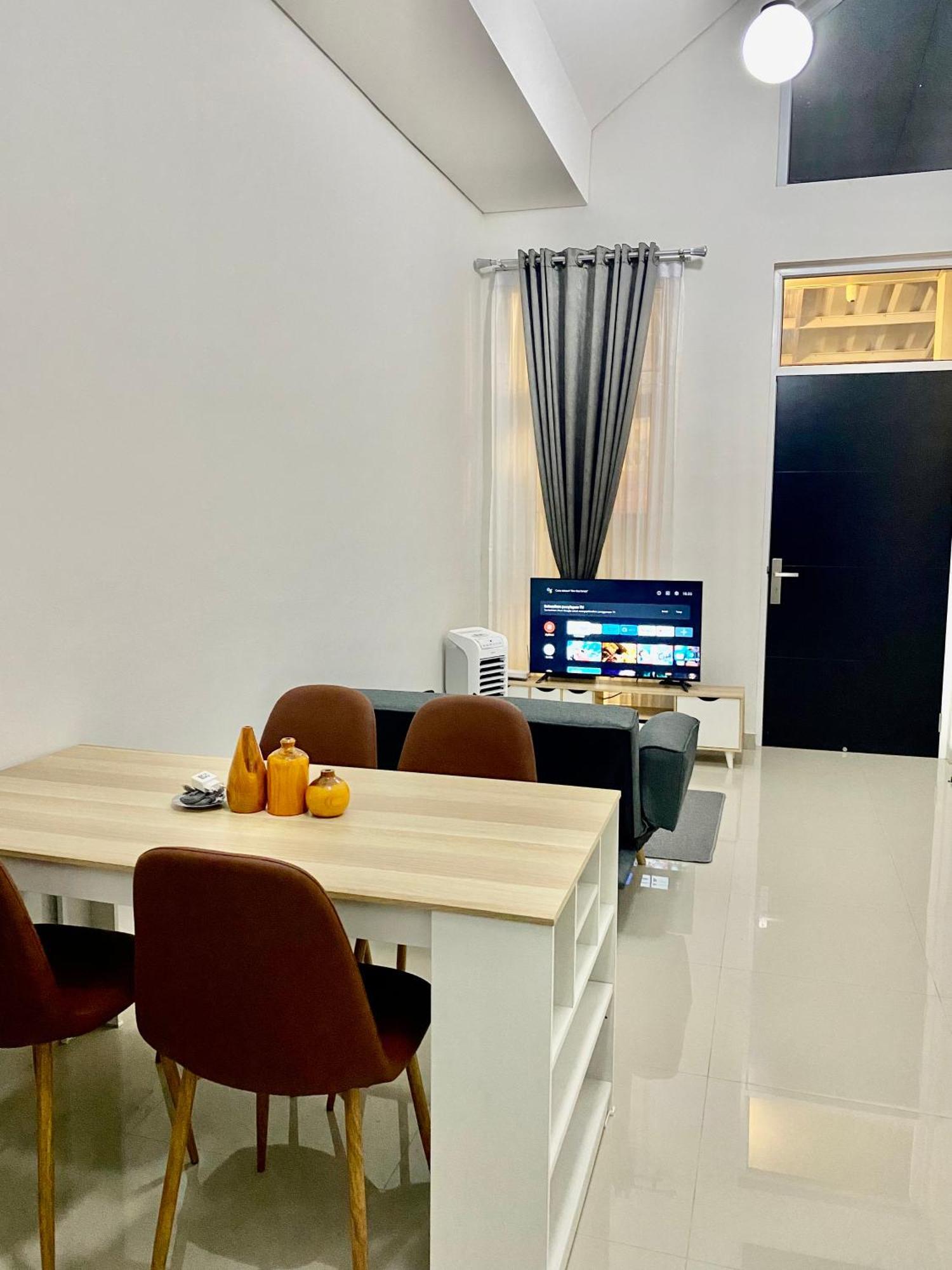 Villa Ku Villa Mu Семаранг Екстериор снимка