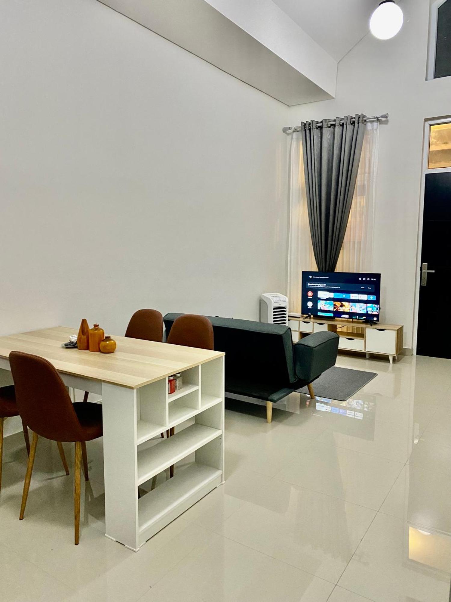 Villa Ku Villa Mu Семаранг Екстериор снимка